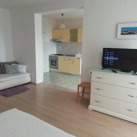 Feel Good Apartment Banjol 外观 照片