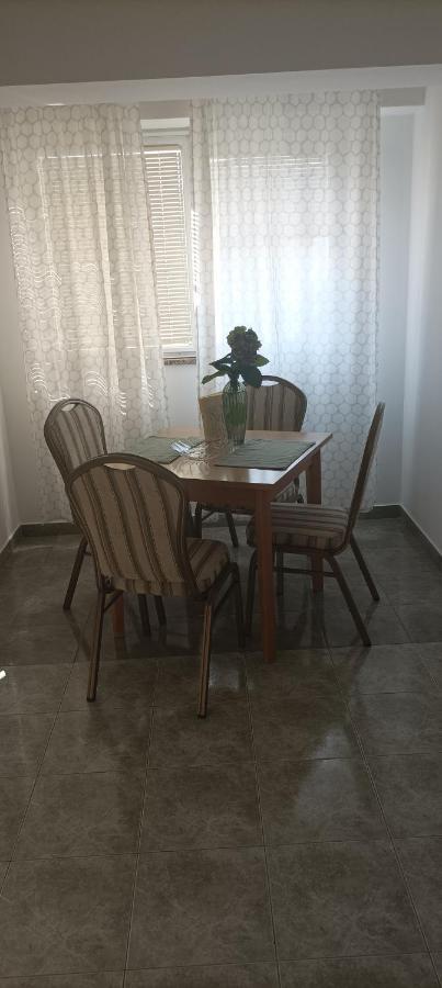 Feel Good Apartment Banjol 外观 照片