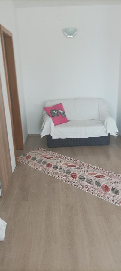 Feel Good Apartment Banjol 外观 照片