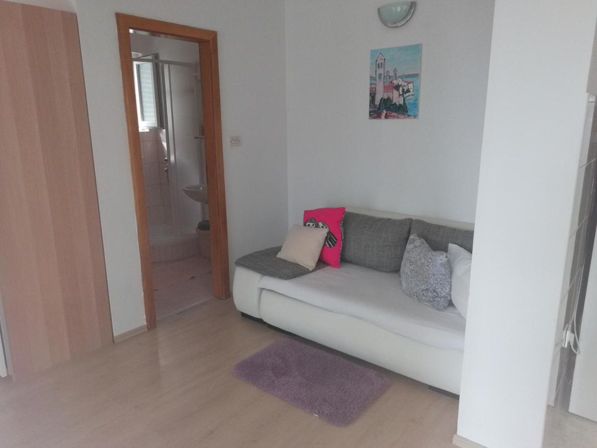 Feel Good Apartment Banjol 外观 照片